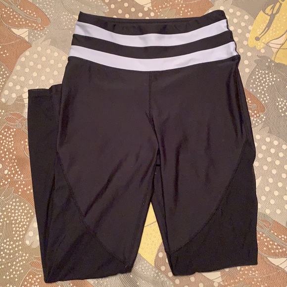 C & C Capri Workout/Yoga Pants - Picture 4 of 7